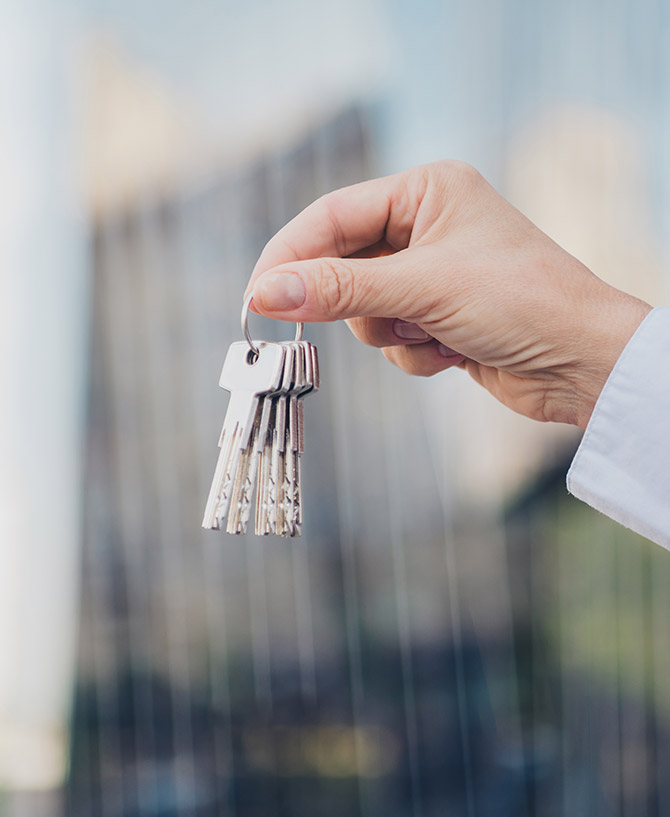 Repossession of a Commercial Property - Picture of a person holding some keys.
